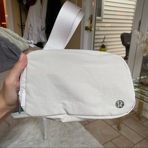 Lululemon everywhere belt bag